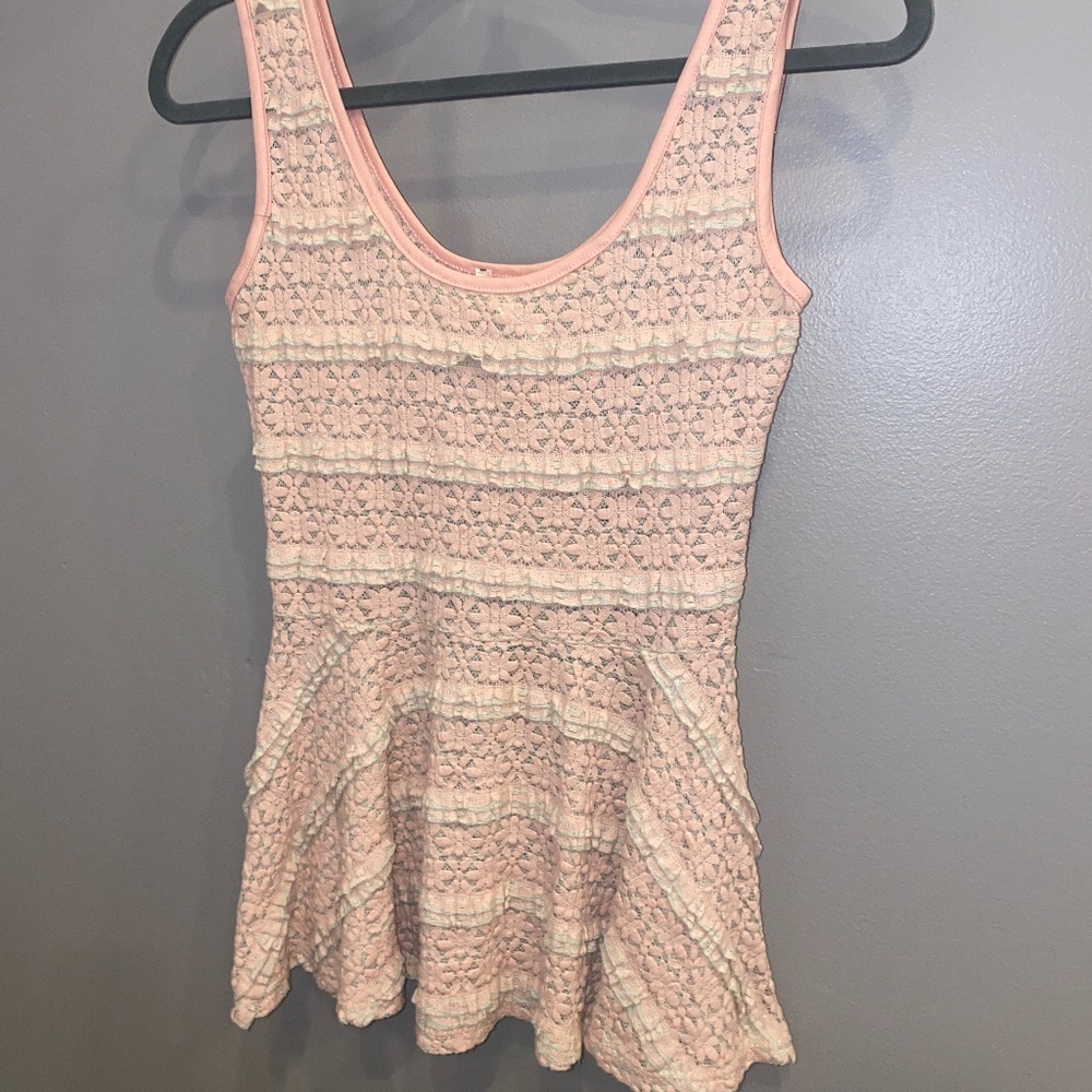 Pink Lace w ruffled bottom - Tank Top